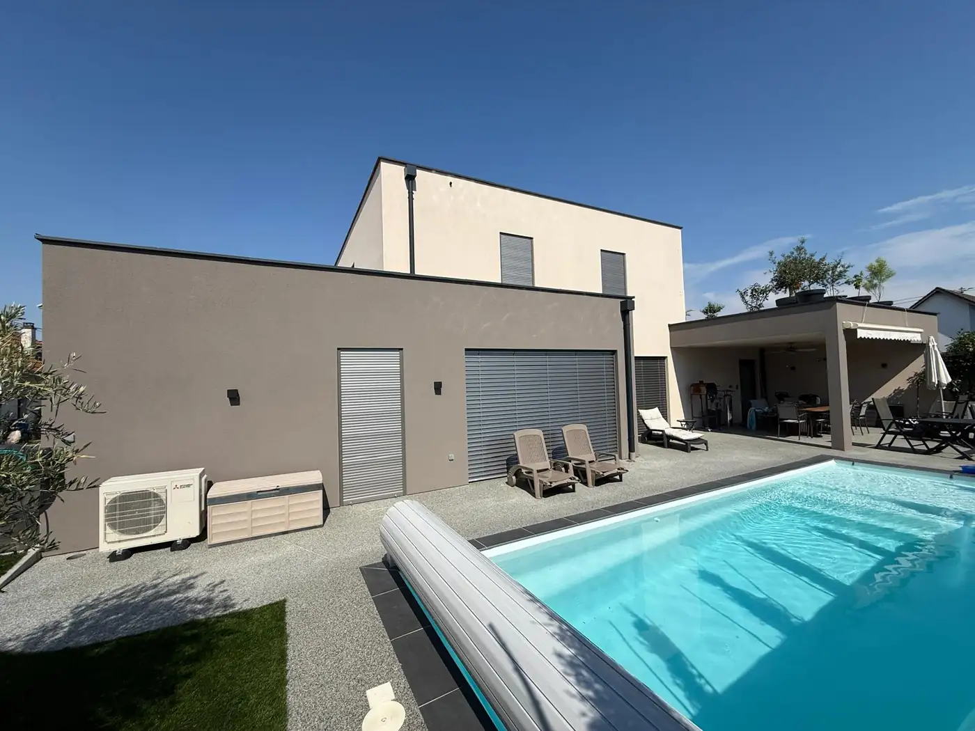 Maison à Gambsheim après crépi projeté, avec piscine