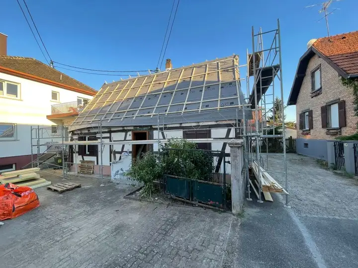 Toiture en cours d'isolation par l'extérieur à Soufflenheim